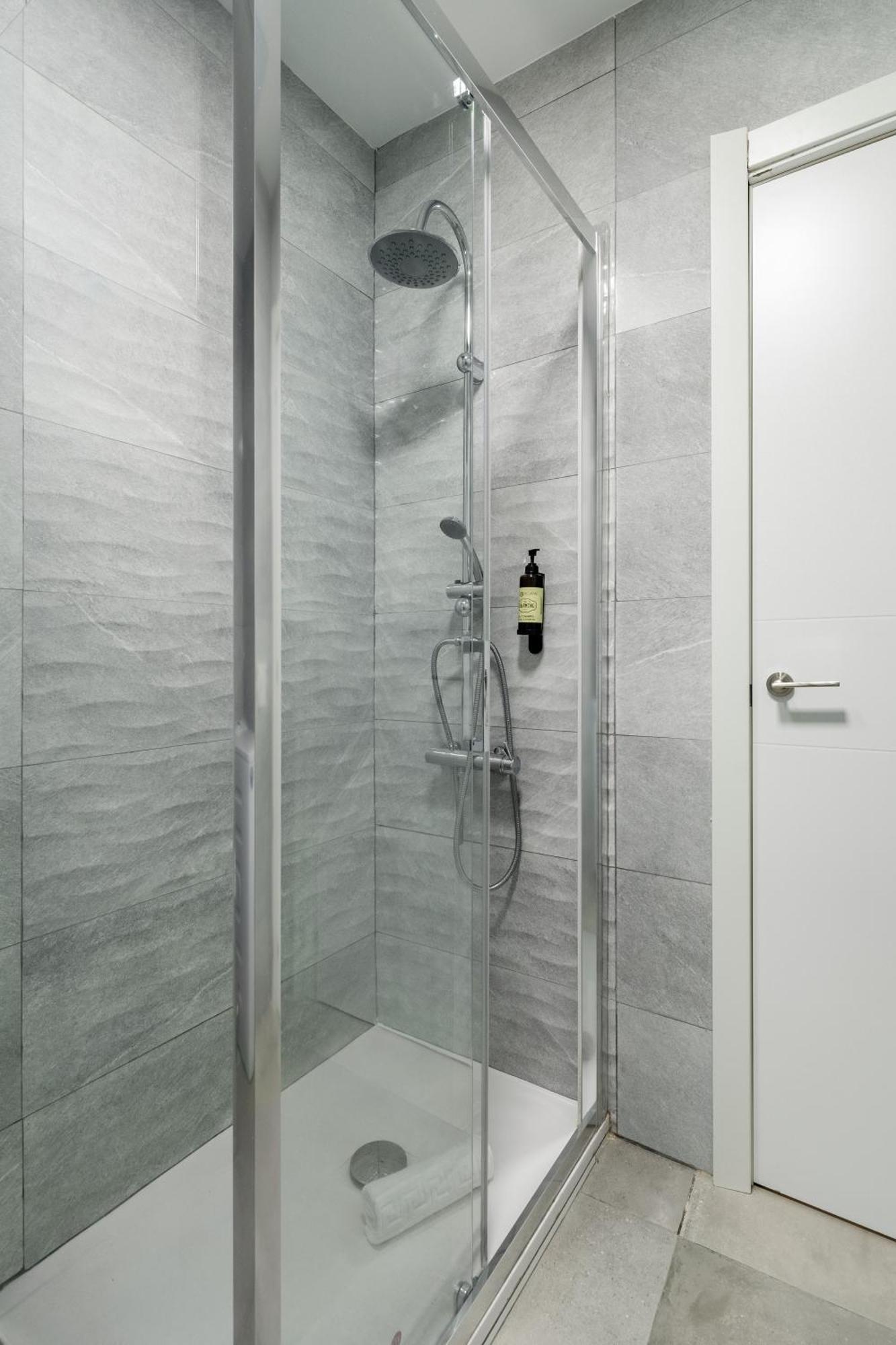 Charming Lucero Appartement Madrid Buitenkant foto