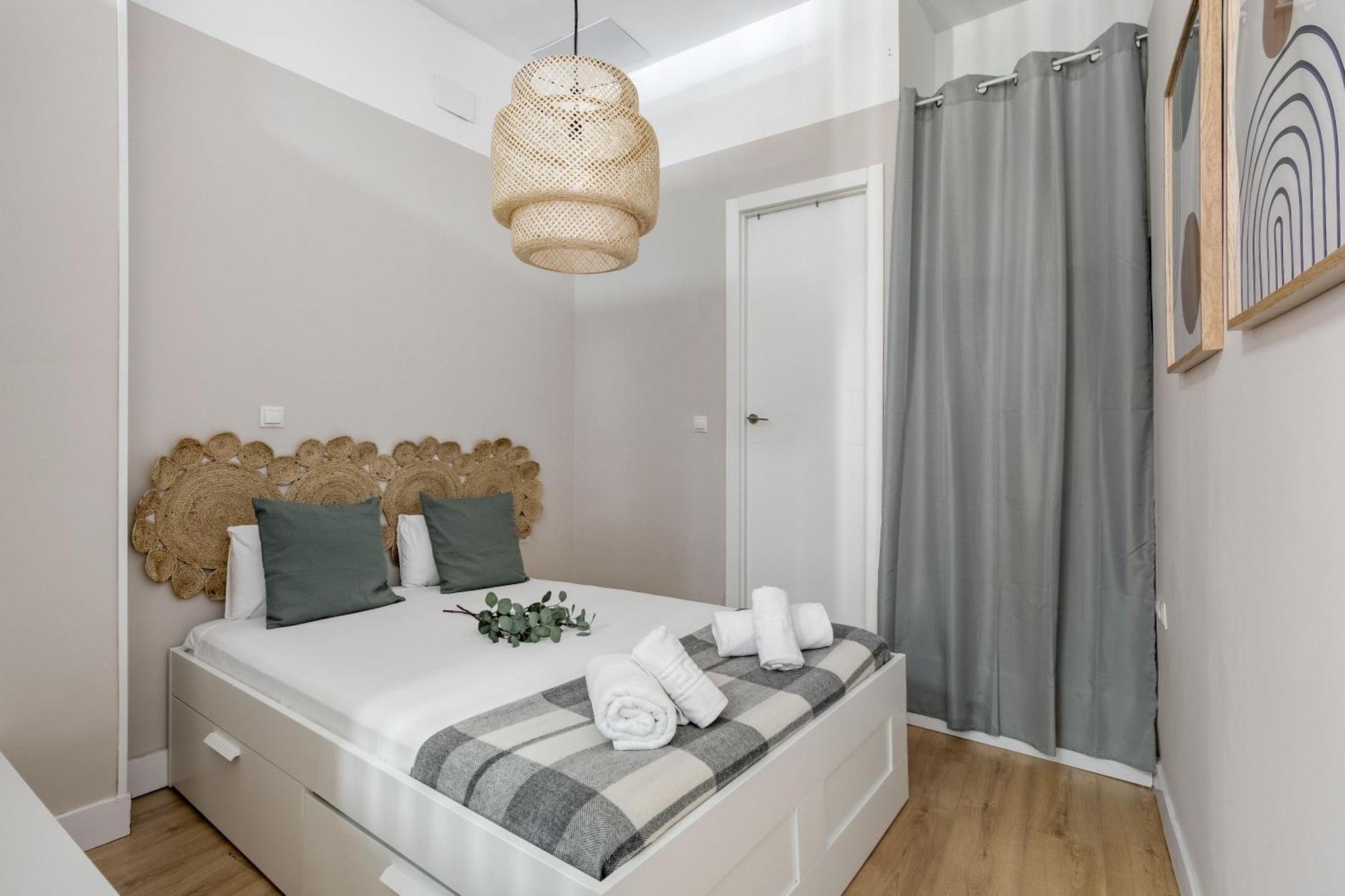 Charming Lucero Appartement Madrid Buitenkant foto