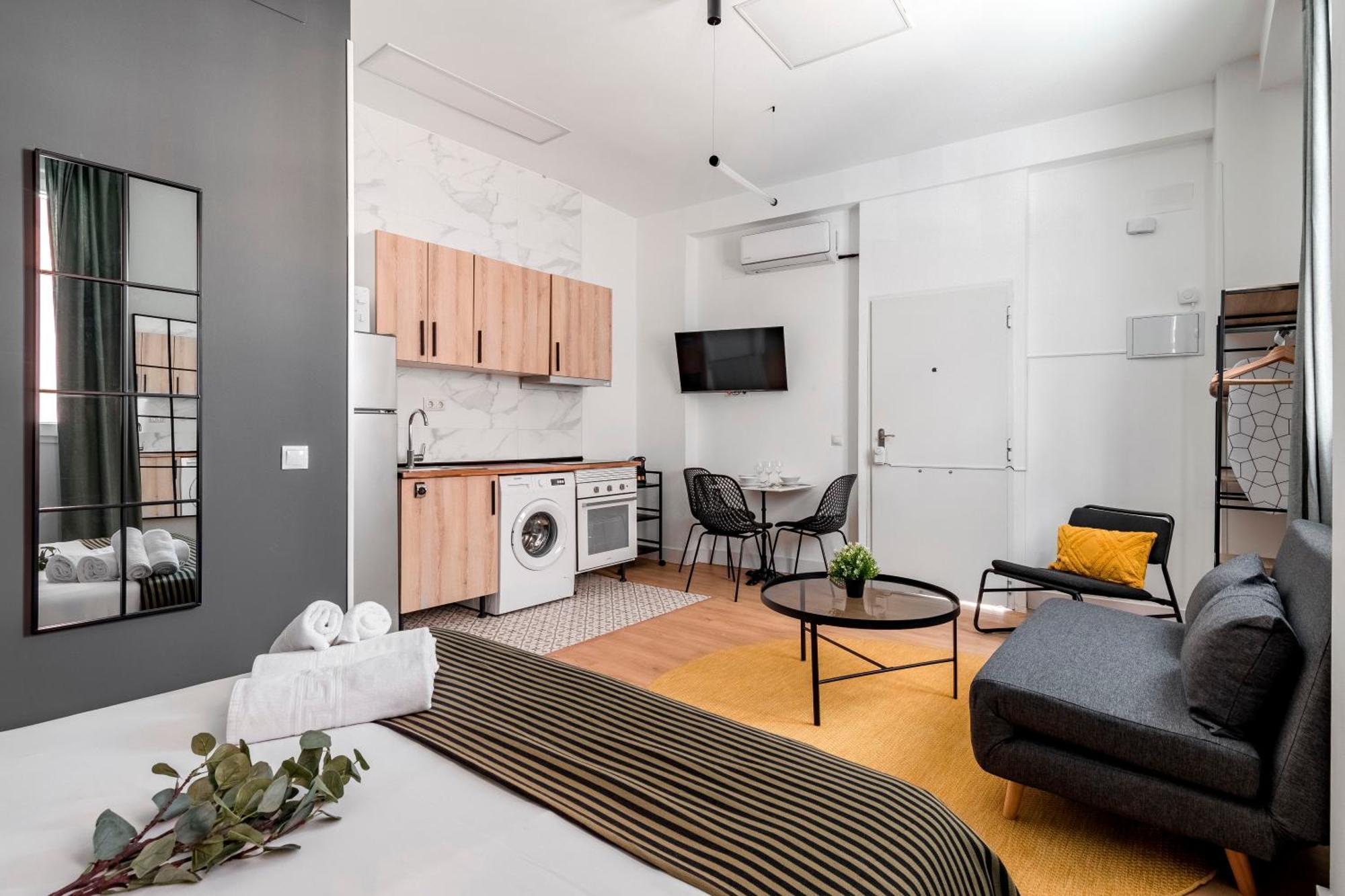 Charming Lucero Appartement Madrid Buitenkant foto